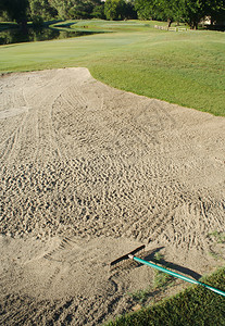 弹簧日高尔夫球场掩体的抽象高尔夫球场掩体的抽象图片