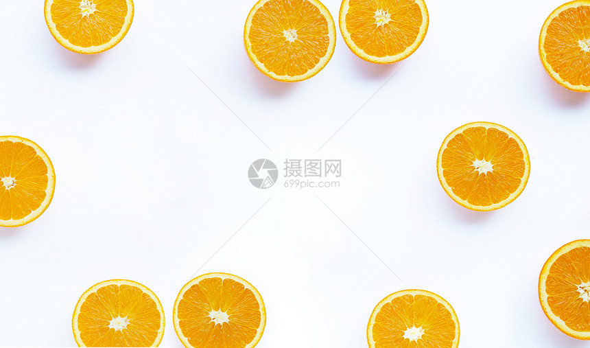 高维生素c果汁和甜框由白底的新鲜橙子水果制成图片