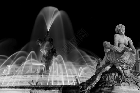 夜景埃塞德拉广场罗马意大利图片