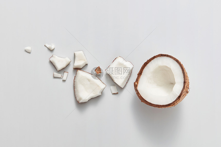 成熟的椰子俯视图图片