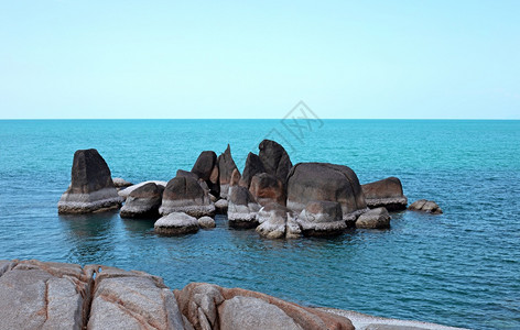 位于泰国河北深的山木地标北海滨的美丽岩石和海洋图片