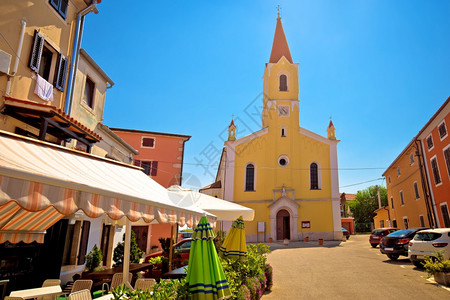 Brtonigla教堂镇和广场街头观光Croati州区图片