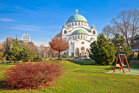 公园首府Belgrai教堂或圣殿在Belgrai色彩多的观光下撒祭这是东部最大的正教堂建筑之一位于Serbia的首府背景