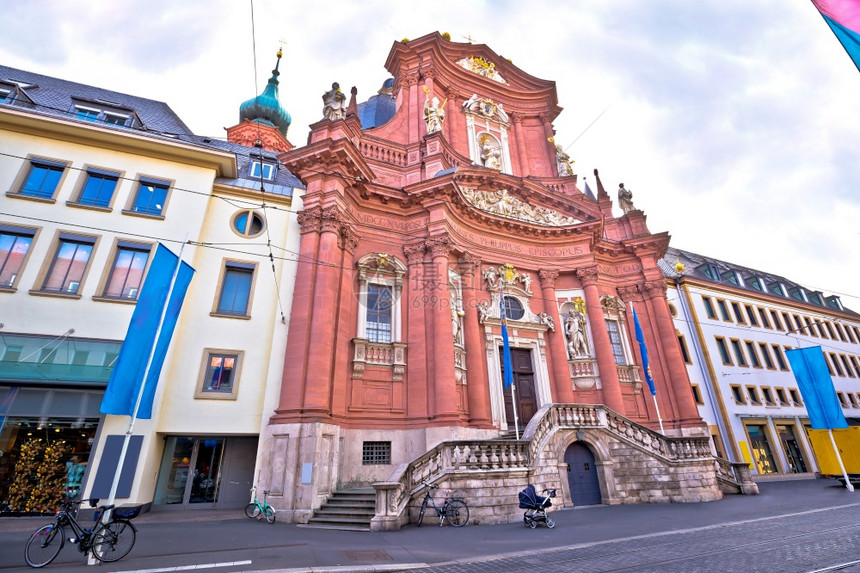 古老的沃兹堡教堂和广场建筑观巴伐利亚地区德国图片