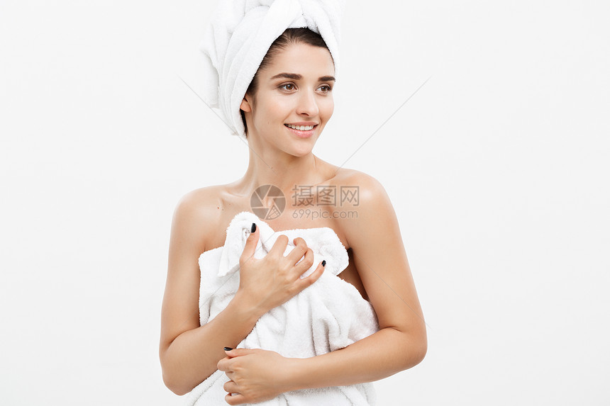 美貌和皮肤护理概念美丽的天主教女青年头上戴浴巾盖胸罩白美丽的天主教女青年胸罩白图片