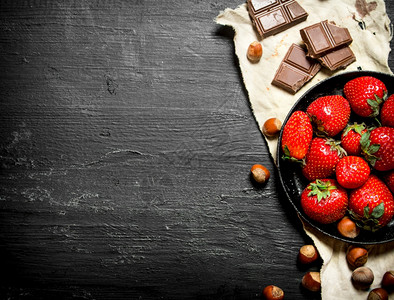 巧克力和草莓图片