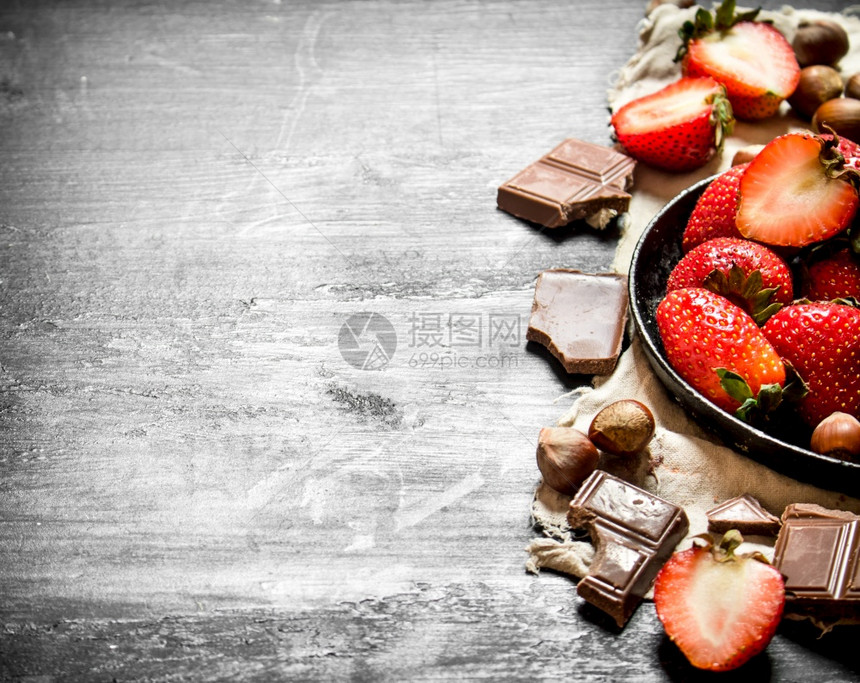巧克力和草莓图片