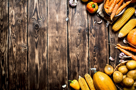 有机食品黄色秋天蔬菜木制图片