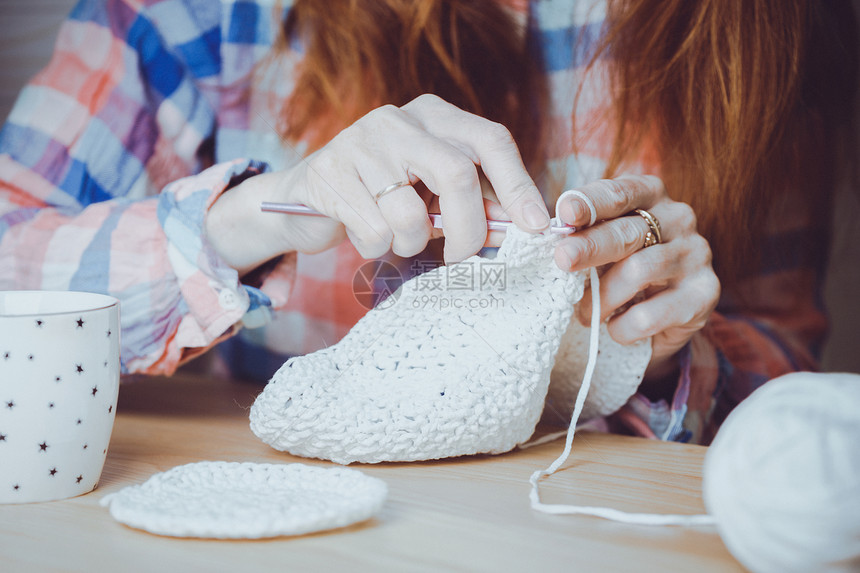 女人编织家庭舒适缝纫图片