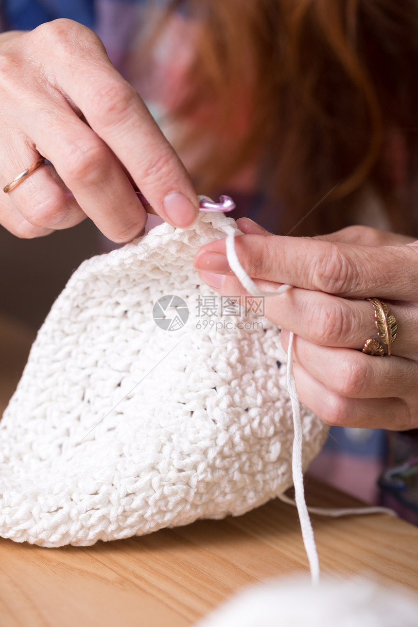 女人编织家庭舒适缝纫图片