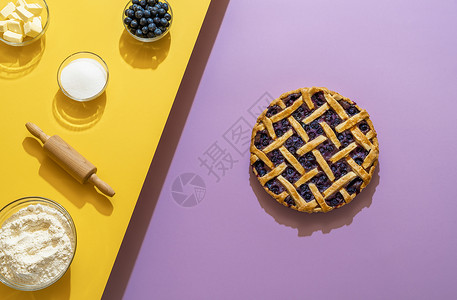 从零开始用黄油糖面粉和水果制作蓝莓馅饼背景无缝图片