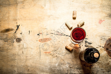 红酒和软木本底图片