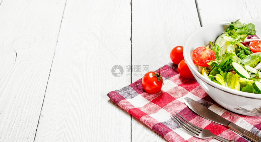 番茄沙拉和青瓜图片
