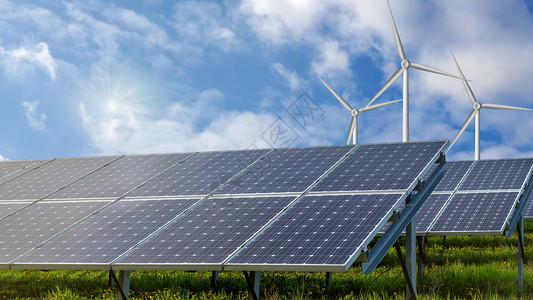 风车高清素材替代可再生能源太阳电池板和风力涡轮机以阳光明媚的蓝色云天为背景4kuhd视频3840216p太阳能电池板和风力涡轮机作为可再生能背景