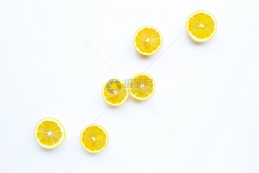 白色背景的新鲜柠檬复制空间图片