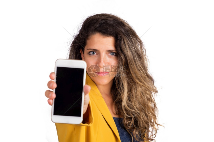 年轻女肖像显示空白智能手机屏幕图片