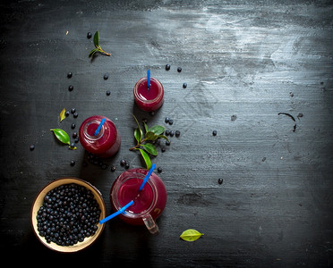 蓝莓和汁黑木本底黑木本底图片