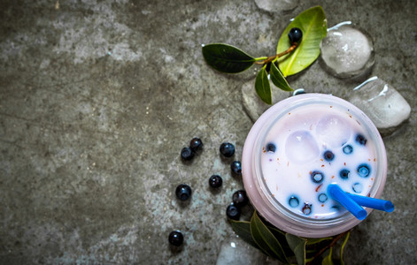 有冰的蓝莓淇淋的蓝莓淇淋图片