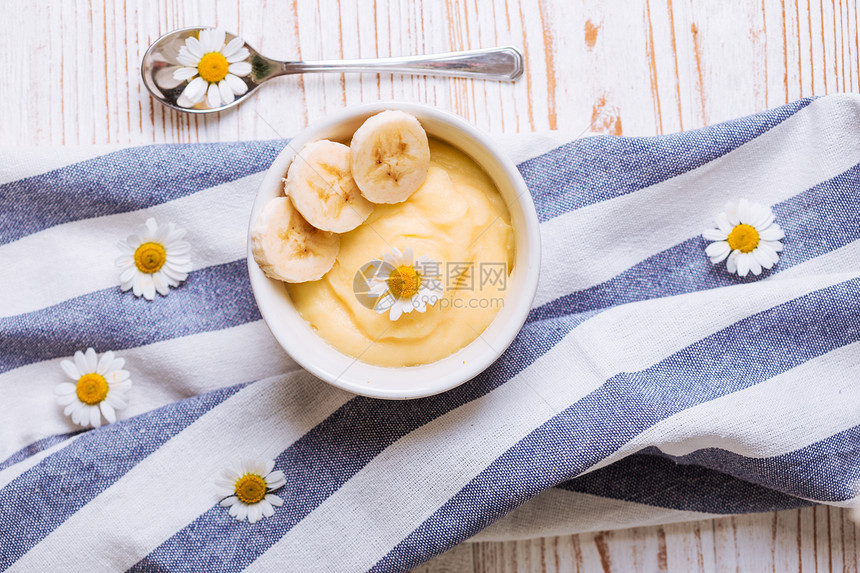 早餐吃香蕉布丁菊花装饰图片