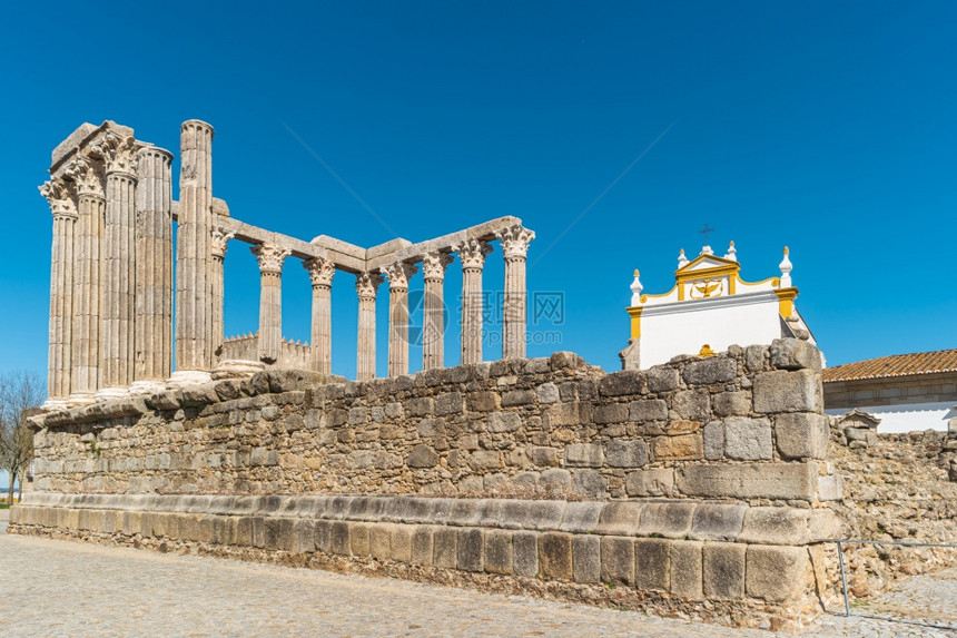 位于portugal或din寺庙的罗曼耶沃拉神庙的建筑细节它是一个unesco世界遗产址图片