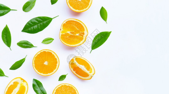高维生素C多汁和甜的新鲜橙色水果白底叶子图片