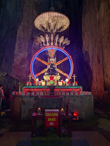 美素佳儿在大理石山dangvietam的budha雕像背景