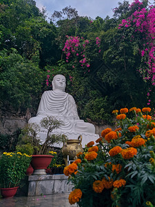 林允儿剧照在大理石山dangvietam的budha雕像背景