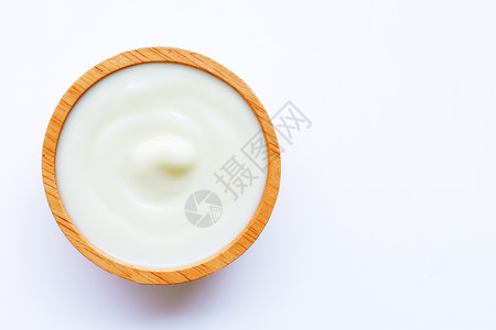 白色背景的木碗中白酸奶复制空间图片