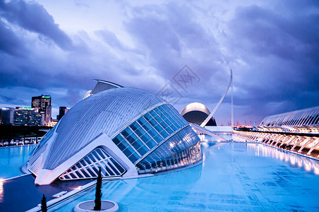 达池恩201年oct3120ValenciSpn现代艺术和科学城市建筑夜光蓝池由Santigocltrv和felixcandel设计的背景