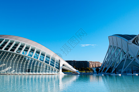 圣地亚哥卡拉特拉瓦201年oct3120ValenciSpn现代艺术和科学城市建筑蓝色天空下的游泳池由Santigocltrv和felixcand背景