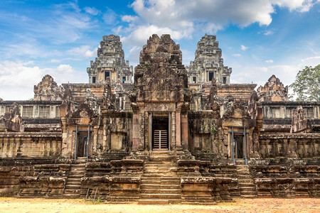 太原永祚寺Takeo寺庙的废墟是夏日Cambodi的夏日Semsar的复杂Agkorwat古老的寺背景