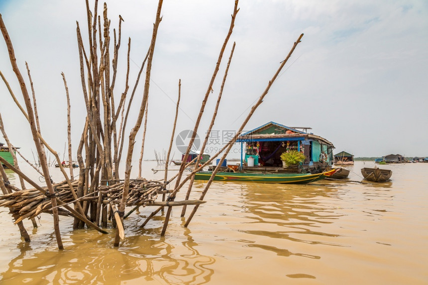 在夏日Cambodi的SemRs附近图片