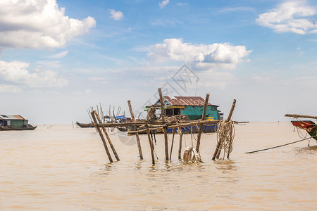 柬埔寨房子在夏日Cambodi的SemRs附近背景