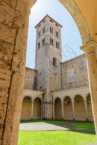 在拉齐奥意大利圣庄严教堂和钟楼的列伊蒂旅游景象图片