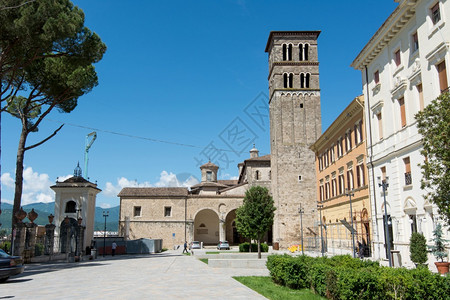 在意大利拉齐奥的里提旅游景象圣玛莉大教堂的钟楼图片