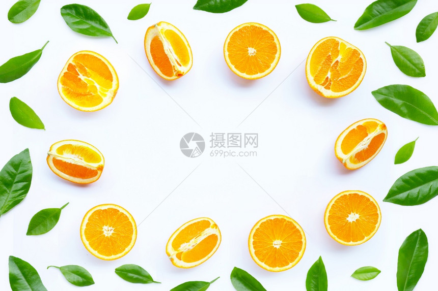 高维生素c多汁和甜由新鲜橙色水果制成的框架白色背景的绿叶子复制空格图片