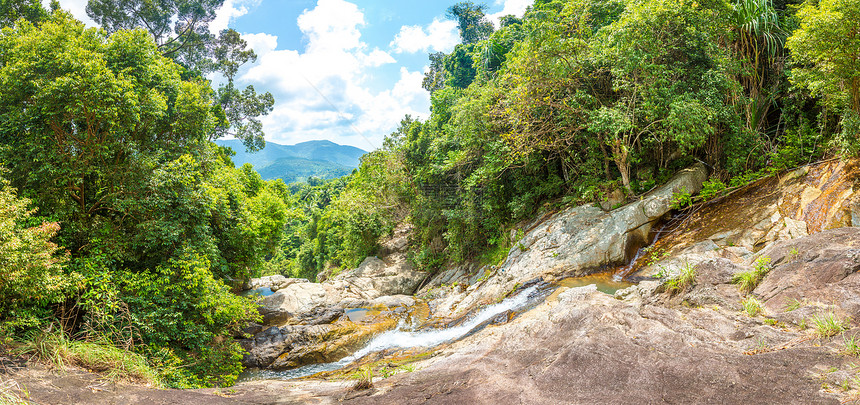 夏日在泰国高山岛南广瀑布图片