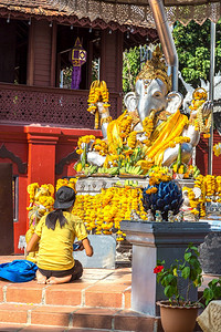 夏日在泰国吉昂马伊chiangm的佛教寺庙图片