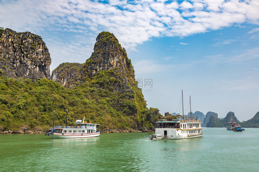 世界自然遗产越南下龙湾的夏日图片