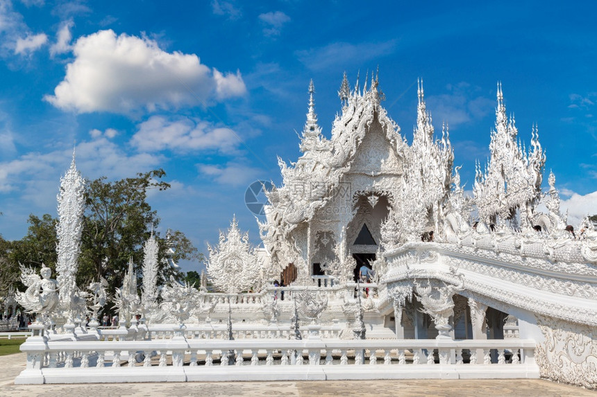 夏日清莱的白寺watrongkhu图片