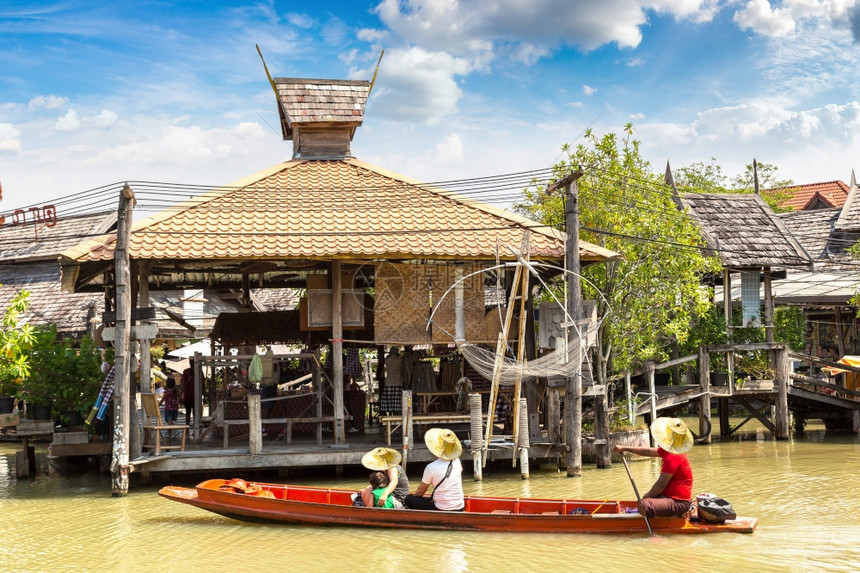 夏季日在泰国的帕塔亚paty的浮动市场图片