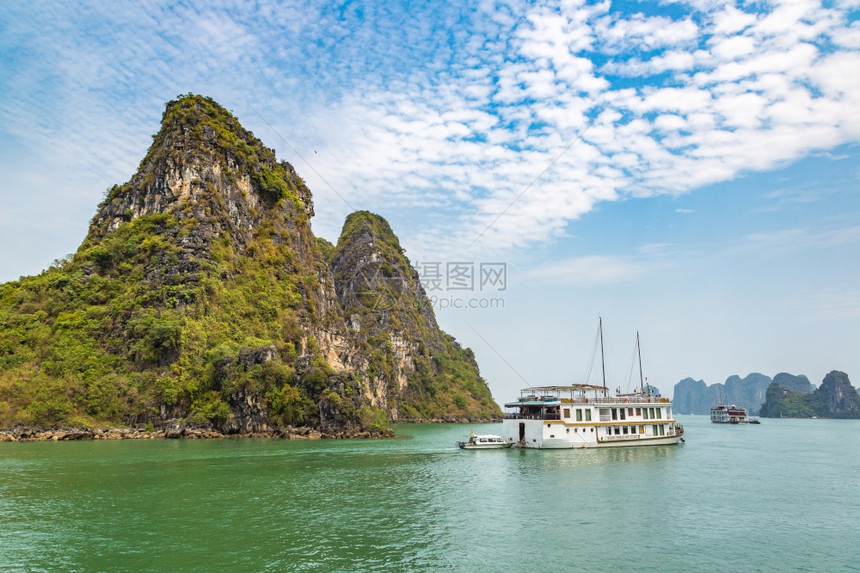 世界自然遗产越南下龙湾的夏日图片