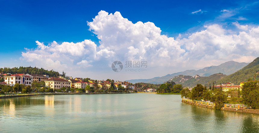 越南老蔡萨帕市中心的湖泊全景图片