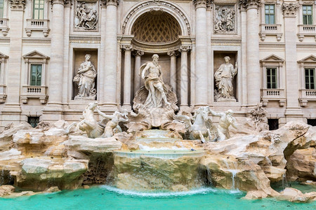 在罗马的泉水中在夏日的意大利高清图片