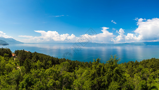 马其顿奥赫里德在美丽的夏季日间欧赫里德城和奥湖的全景背景