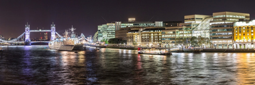 hmsbelfat战舰和塔桥在伦敦的隆登美丽夏夜图片