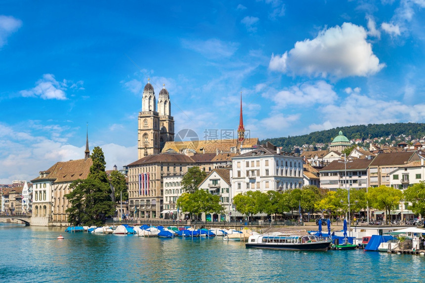 苏黎世著名的大教堂在美丽的夏日瑞士图片