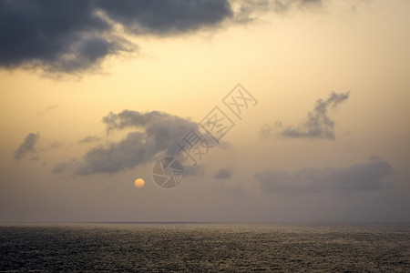 南太安岛的海洋景象非洲角渡鸟岛的海景南太安岛的海洋景象角渡鸟岛的海洋景象背景图片