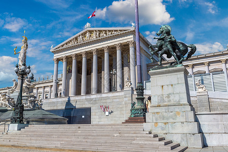 维也纳金麻澳洲议会在芬那美丽的夏日奥斯特利亚背景