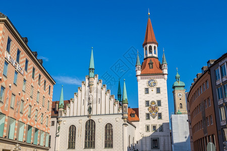斯滕豪斯古老的市政厅在慕尼黑一个美丽的夏日德国背景
